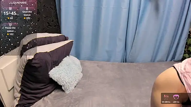 Snapshot of MelaniGrand chatting on November 2025 08:50:01 AM MelaniGrand online show from November 2025 08:50:01 AM