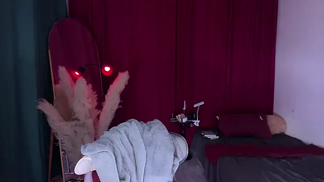 Snapshot of alaia-EDP chatting on November 2025 04:57:02 PM alaia-EDP online show from November 2025 04:57:02 PM