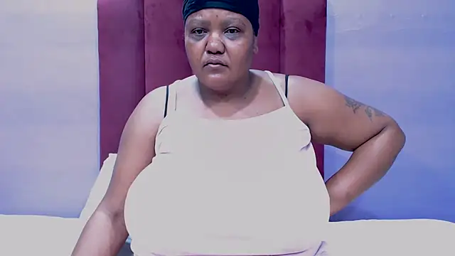 Snapshot of GiantTittts chatting on November 2025 05:13:01 PM GiantTittts online show from November 2025 05:13:01 PM