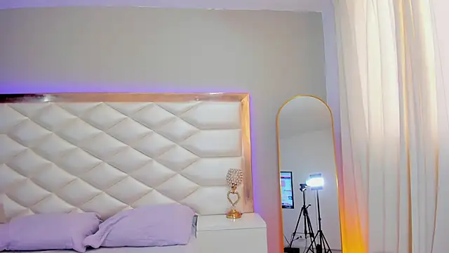 Aisharhodes00 online show from June 2026 02:32:02 PM