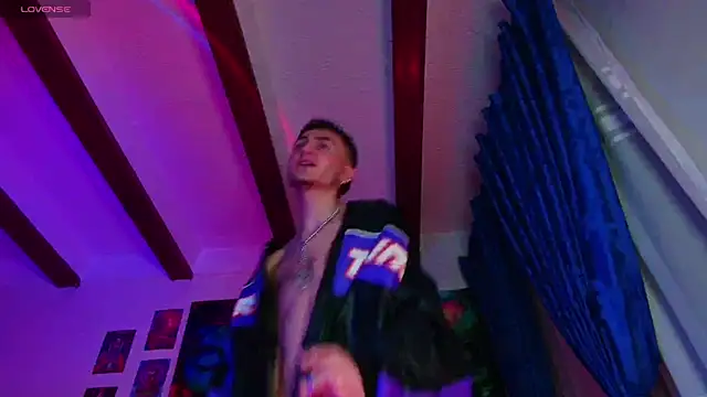 Snapshot of dimitri-bilak chatting on December 2024 01:36:01 AM dimitri-bilak online show from December 2024 01:36:01 AM