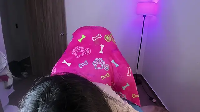 Miss Nicole online show from November 2025 07:07:02 PM