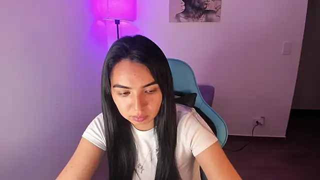 Snapshot of Miss_Nicole chatting on April 2026 01:14:01 AM Miss Nicole online show from April 2026 01:14:01 AM