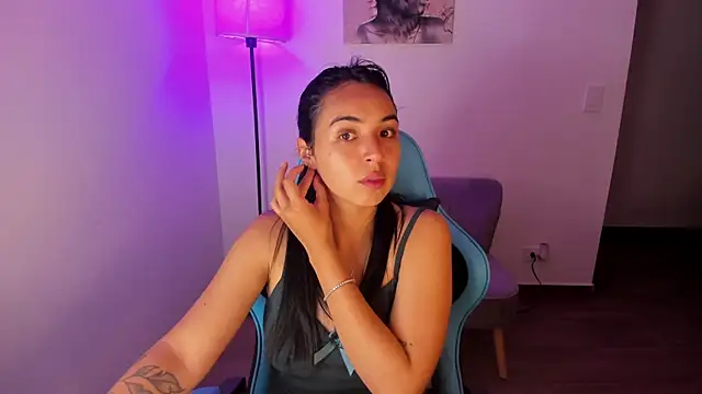 Snapshot of Miss_Nicole chatting on April 2026 02:05:02 AM Miss Nicole online show from April 2026 02:05:02 AM