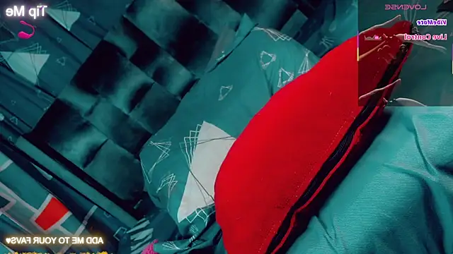 Snapshot of CharlotteBigCock chatting on March 2026 02:36:02 PM CharlotteBigCock online show from March 2026 02:36:02 PM