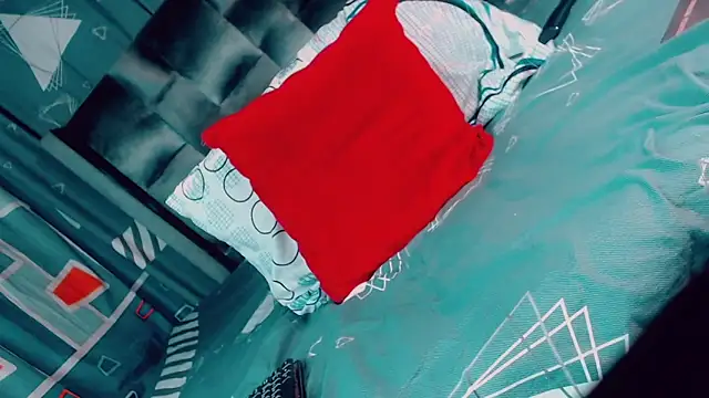 Snapshot of CharlotteBigCock chatting on April 2026 02:18:01 PM CharlotteBigCock online show from April 2026 02:18:01 PM