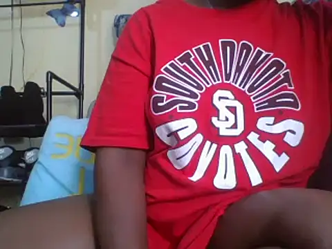 Snapshot of queenofqueens96 chatting on February 2025 02:20:01 PM queenofqueens96 online show from February 2025 02:20:01 PM