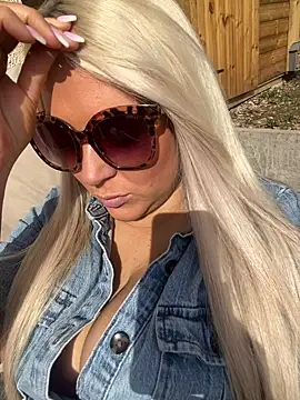 Snapshot of Bustyblondebabe32 chatting on March 2025 11:58:02 AM Bustyblondebabe32 online show from March 2025 11:58:02 AM