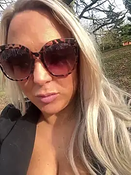 Snapshot of Bustyblondebabe32 chatting on March 2025 03:57:02 PM Bustyblondebabe32 online show from March 2025 03:57:02 PM