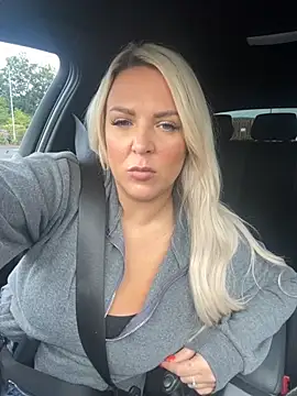 Snapshot of Bustyblondebabe32 chatting on September 2025 07:52:01 AM Bustyblondebabe32 online show from September 2025 07:52:01 AM