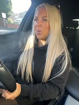 Snapshot of Bustyblondebabe32 chatting on September 2025 08:08:01 AM Bustyblondebabe32 online show from September 2025 08:08:01 AM