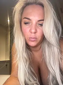 Snapshot of Bustyblondebabe32 chatting on October 2025 09:29:01 AM Bustyblondebabe32 online show from October 2025 09:29:01 AM