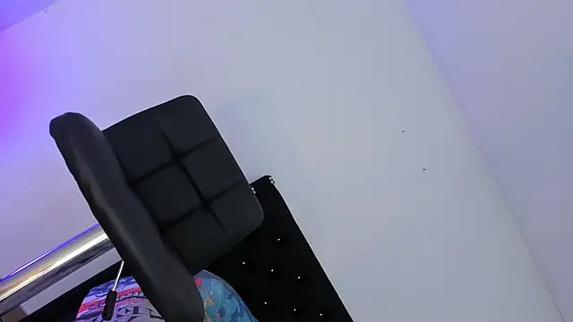 Snapshot of MistressMichell chatting on March 2025 01:53:01 AM MistressMichell online show from March 2025 01:53:01 AM