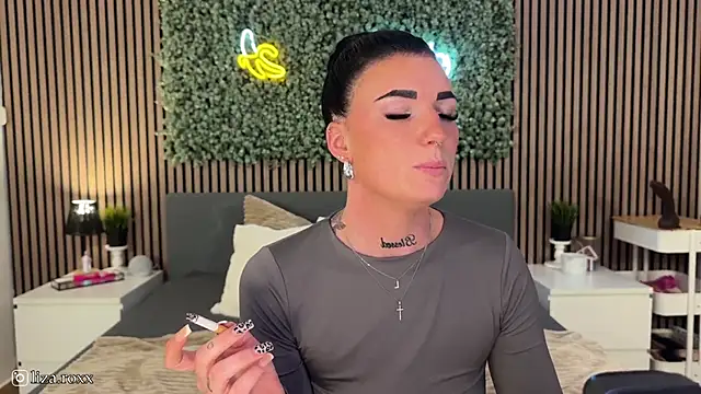 LizaRoxx online show from October 2025 06:52:02 PM