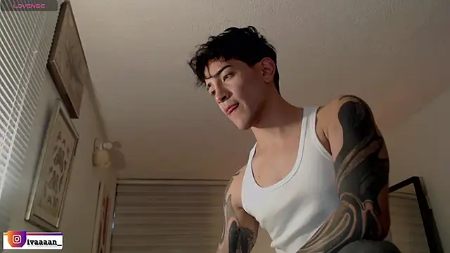 ivaaaan  online show from April 2026 09:43:01 PM