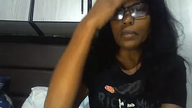 Snapshot of MsAttitude chatting on March 2025 10:05:01 PM MsAttitude online show from March 2025 10:05:01 PM