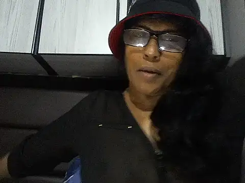 Snapshot of MsAttitude chatting on September 2025 08:28:01 AM MsAttitude online show from September 2025 08:28:01 AM