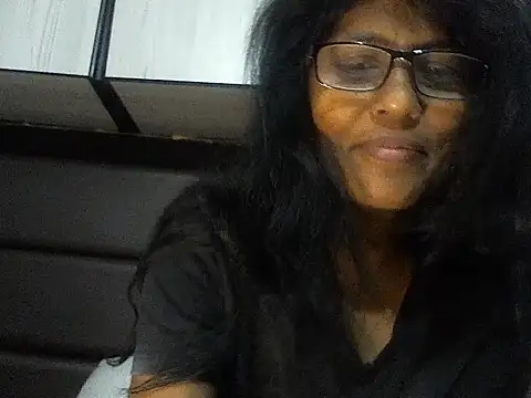 Snapshot of MsAttitude chatting on October 2025 06:33:01 AM MsAttitude online show from October 2025 06:33:01 AM