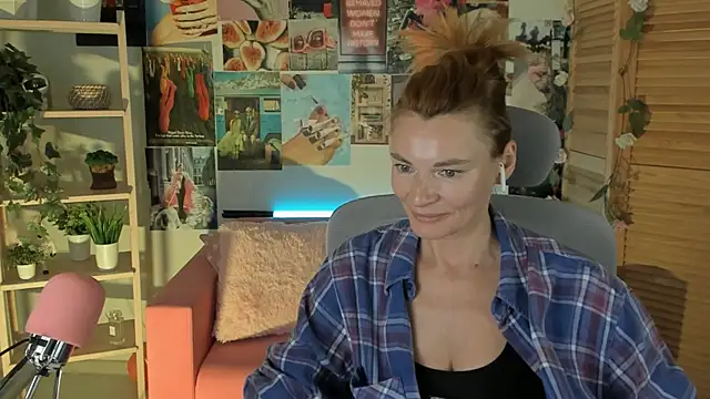 Snapshot of MistyBarnes chatting on March 2025 03:27:01 PM MistyBarnes online show from March 2025 03:27:01 PM