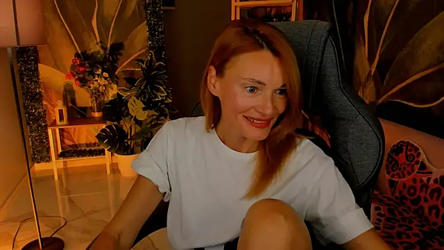 Snapshot of MistyBarnes chatting on October 2025 02:37:01 PM MistyBarnes online show from October 2025 02:37:01 PM