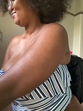 Snapshot of Charlie-Crawford chatting on November 2025 05:27:02 AM Charlie-Crawford online show from November 2025 05:27:02 AM