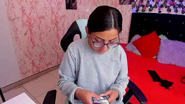 Snapshot of alma_blue chatting on December 2024 04:35:02 PM alma blue online show from December 2024 04:35:02 PM