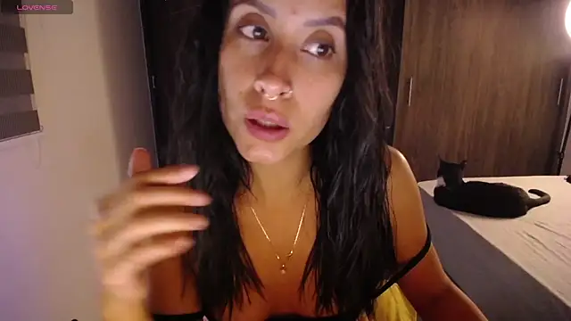 Snapshot of amyharlow_1 chatting on April 2026 01:38:02 AM amyharlow 1 online show from April 2026 01:38:02 AM