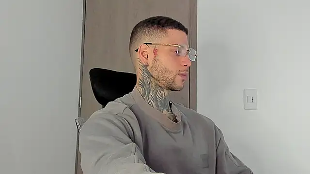  jamesleandros1 online show from January 2026 12:10:01 PM