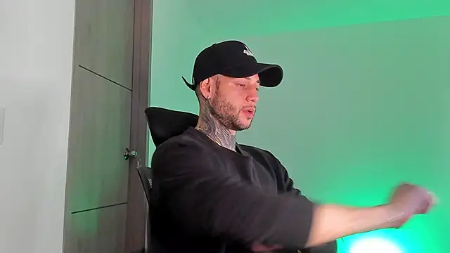 Snapshot of _jamesleandros1 chatting on March 2026 01:44:01 AM jamesleandros1 online show from March 2026 01:44:01 AM