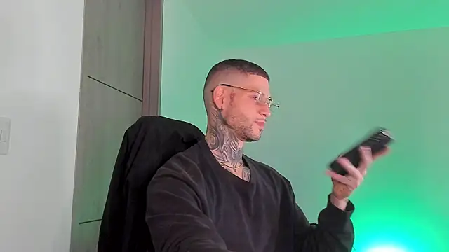 Snapshot of _jamesleandros1 chatting on March 2026 01:44:02 AM jamesleandros1 online show from March 2026 01:44:02 AM