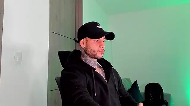 Snapshot of _jamesleandros1 chatting on April 2026 02:12:02 AM jamesleandros1 online show from April 2026 02:12:02 AM