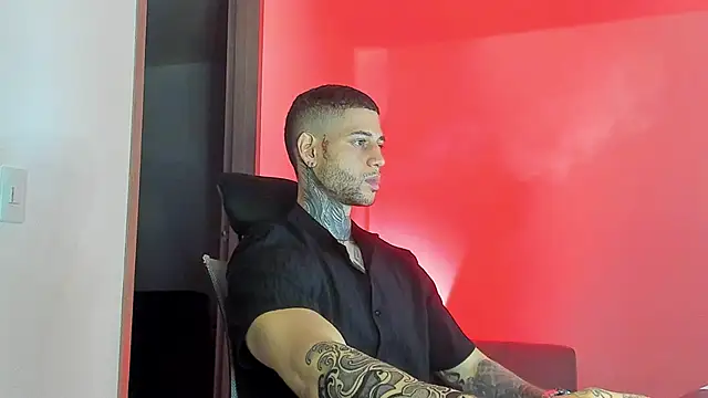 Snapshot of _jamesleandros1 chatting on April 2026 01:42:02 AM jamesleandros1 online show from April 2026 01:42:02 AM