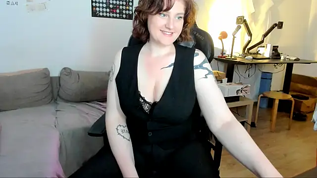 Snapshot of KiraKoval chatting on June 2026 12:15:02 PM KiraKoval online show from June 2026 12:15:02 PM