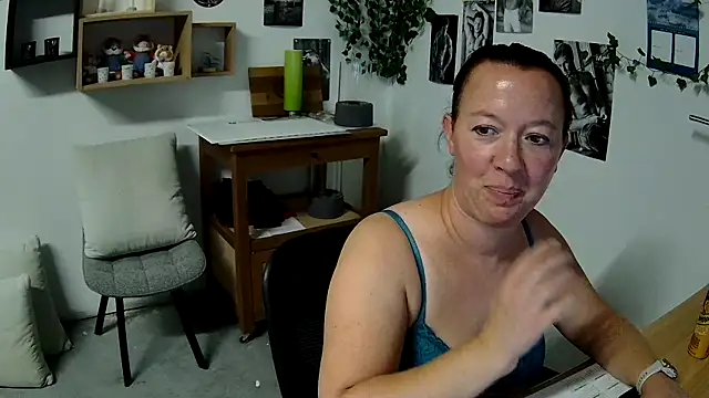 Snapshot of AnyaKrey@xh chatting on October 2025 12:22:02 PM AnyaKreyxh online show from October 2025 12:22:02 PM