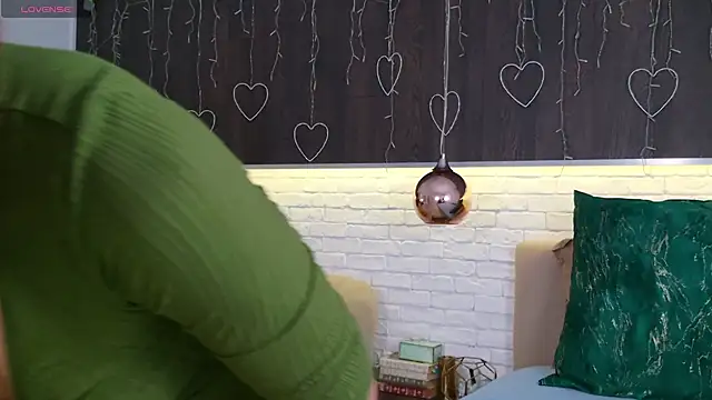 Snapshot of CindeFucknRella chatting on March 2025 05:11:02 AM CindeFucknRella online show from March 2025 05:11:02 AM