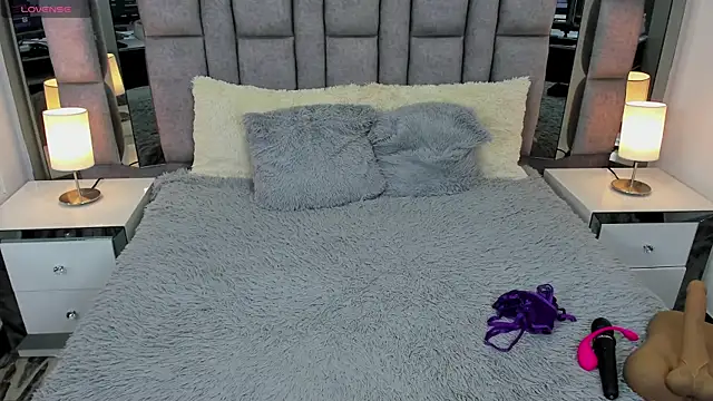 EMMAHILL1 online show from March 2025 06:11:01 PM