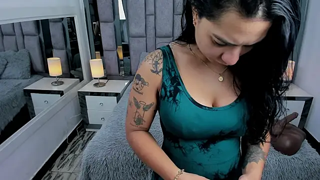 EMMAHILL1 online show from April 2026 11:15:01 AM