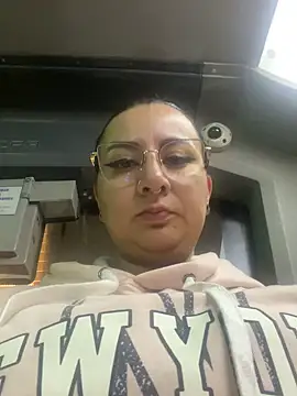 Snapshot of Abril_Luv chatting on March 2025 01:01:01 AM Abril Luv online show from March 2025 01:01:01 AM