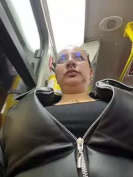 Snapshot of Abril_Luv chatting on March 2025 12:44:01 AM Abril Luv online show from March 2025 12:44:01 AM