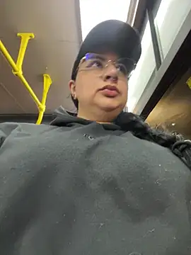 Snapshot of Abril_Luv chatting on March 2025 10:24:01 AM Abril Luv online show from March 2025 10:24:01 AM