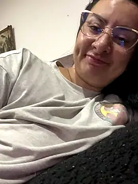 Snapshot of Abril_Luv chatting on September 2025 02:00:02 AM Abril Luv online show from September 2025 02:00:02 AM