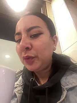 Snapshot of Abril_Luv chatting on September 2025 12:15:01 AM Abril Luv online show from September 2025 12:15:01 AM