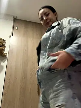 Snapshot of Abril_Luv chatting on September 2025 12:48:02 AM Abril Luv online show from September 2025 12:48:02 AM