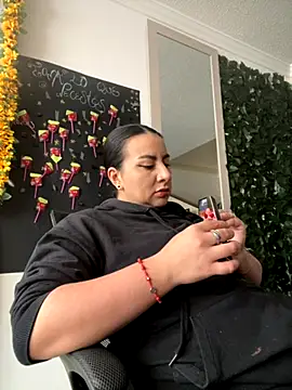 Snapshot of Abril_Luv chatting on October 2025 01:00:02 PM Abril Luv online show from October 2025 01:00:02 PM