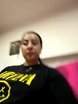 Snapshot of Abril_Luv chatting on November 2025 12:57:02 AM Abril Luv online show from November 2025 12:57:02 AM