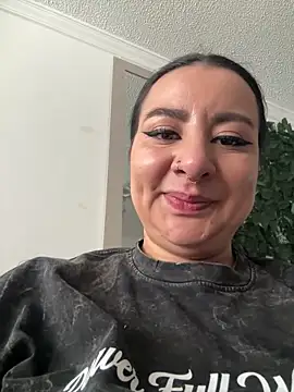 Snapshot of Abril_Luv chatting on December 2025 01:26:01 PM Abril Luv online show from December 2025 01:26:01 PM