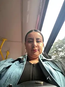 Abril Luv online show from December 2025 11:50:01 AM