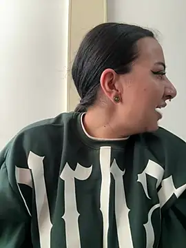 Abril Luv online show from February 2026 01:28:01 PM