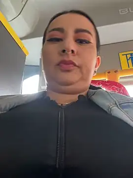 Abril Luv online show from February 2026 12:11:01 PM