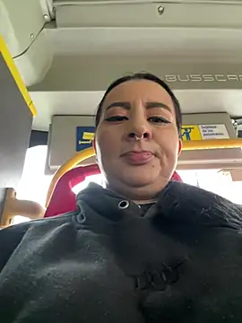 Abril Luv online show from February 2026 12:01:02 PM